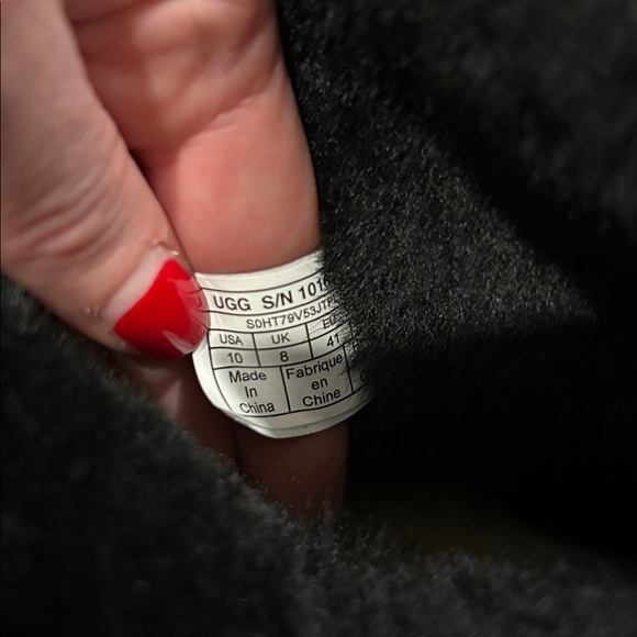 UGGS - Picture 5 of 5